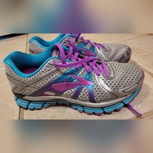 Brooks 7.5 shoes
